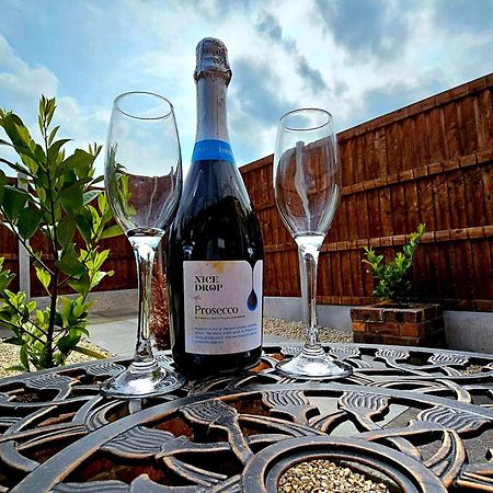 Pass The Keys Flat 3 - Stylish Modern Apt With Patio Telford Exterior photo