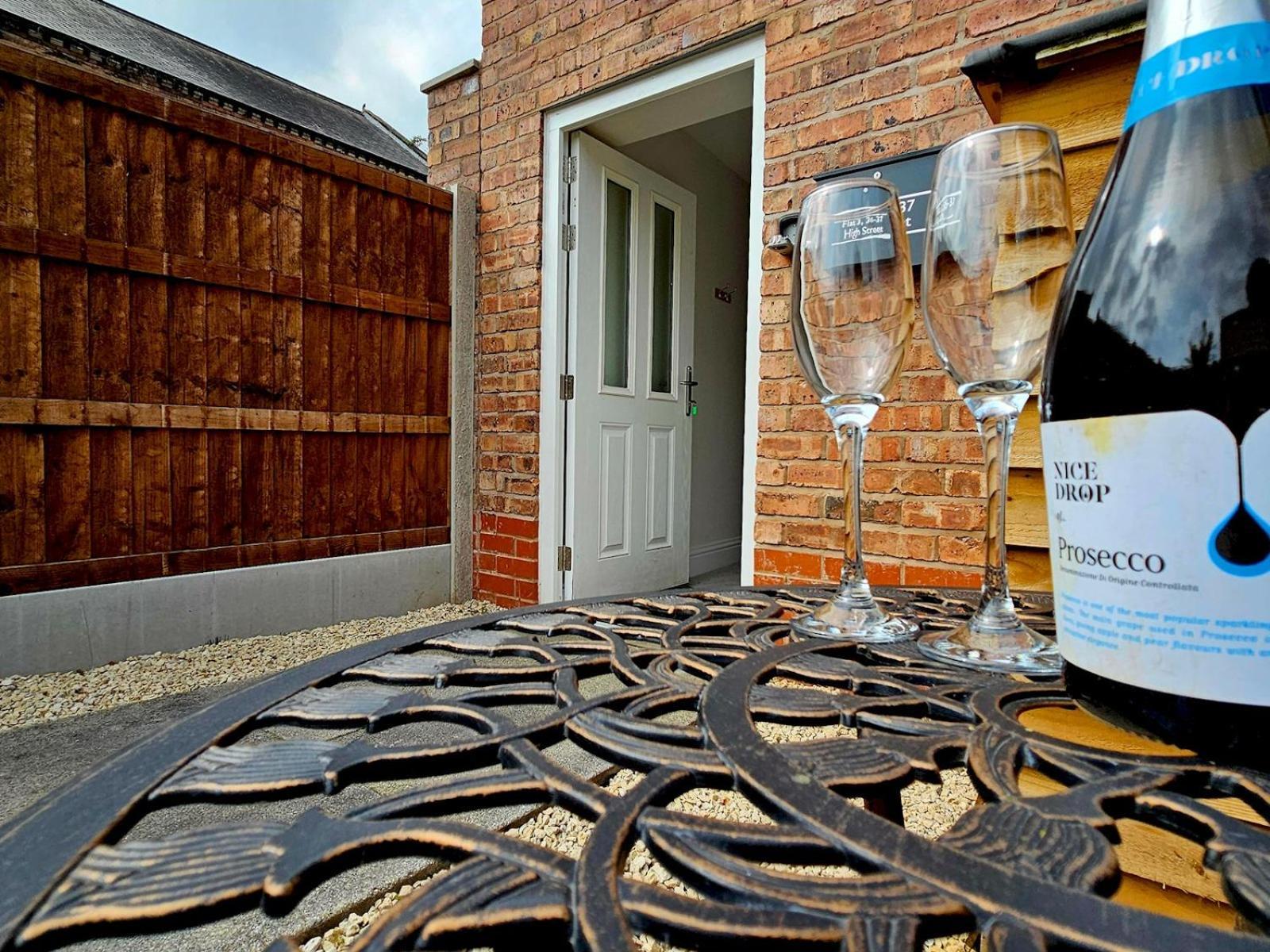 Pass The Keys Flat 3 - Stylish Modern Apt With Patio Telford Exterior photo