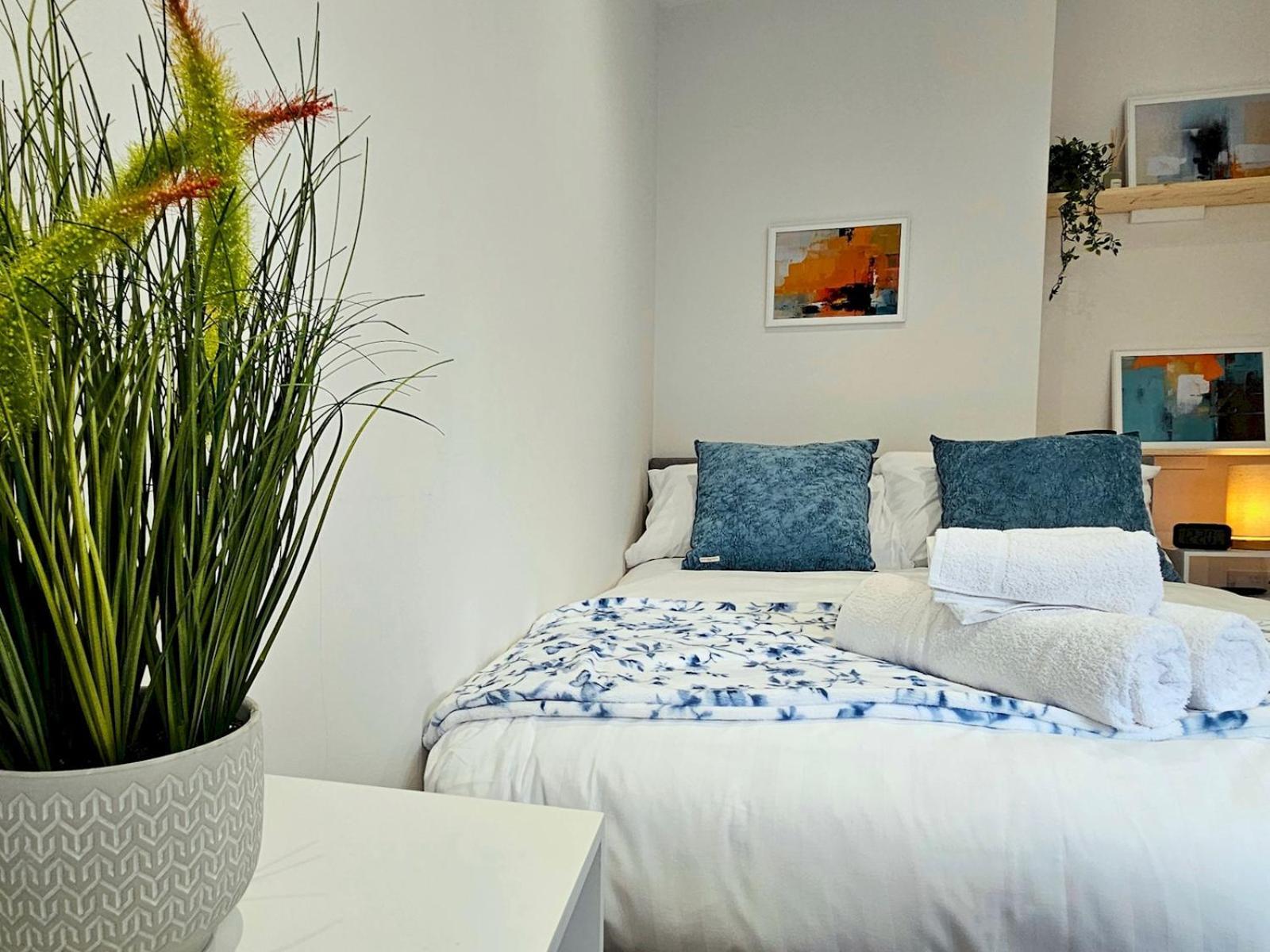 Pass The Keys Flat 3 - Stylish Modern Apt With Patio Telford Exterior photo
